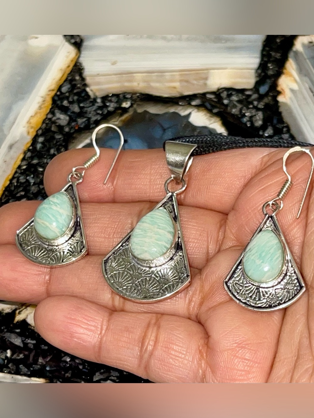 Beautiful Lightweight Amazonite Crystal Set of Pendant & Earrings